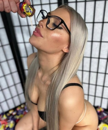 Надюшка, 24 года, 2 размер груди